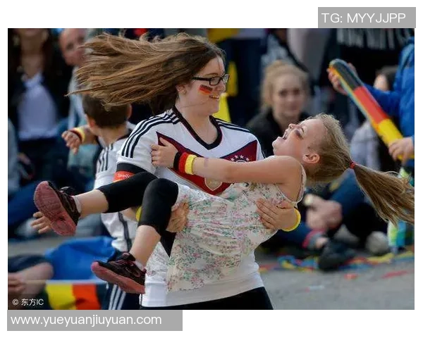 足球明星温馨抱娃瞬间曝光感动无数球迷心灵的画面 足球明星温馨抱娃瞬间曝光感动无数球迷心灵的画面